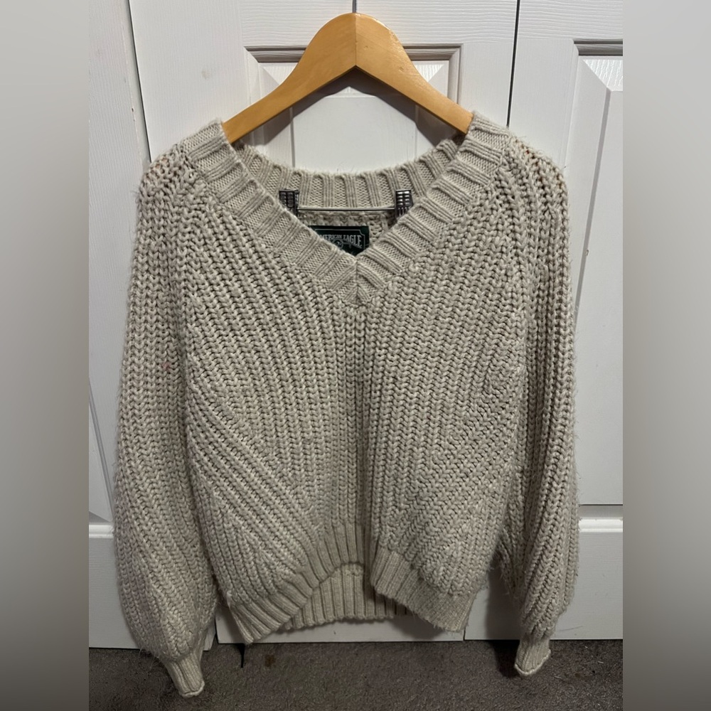 AMERICAN EAGLE OUTFITTERS CHUNKY TAN KNIT V-NECK SWEATER